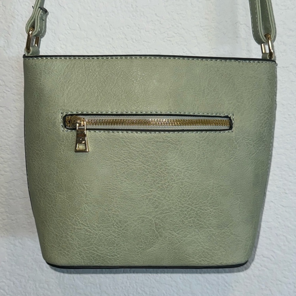 Mint green crossbody purse with leopard print interior - Picture 3 of 4